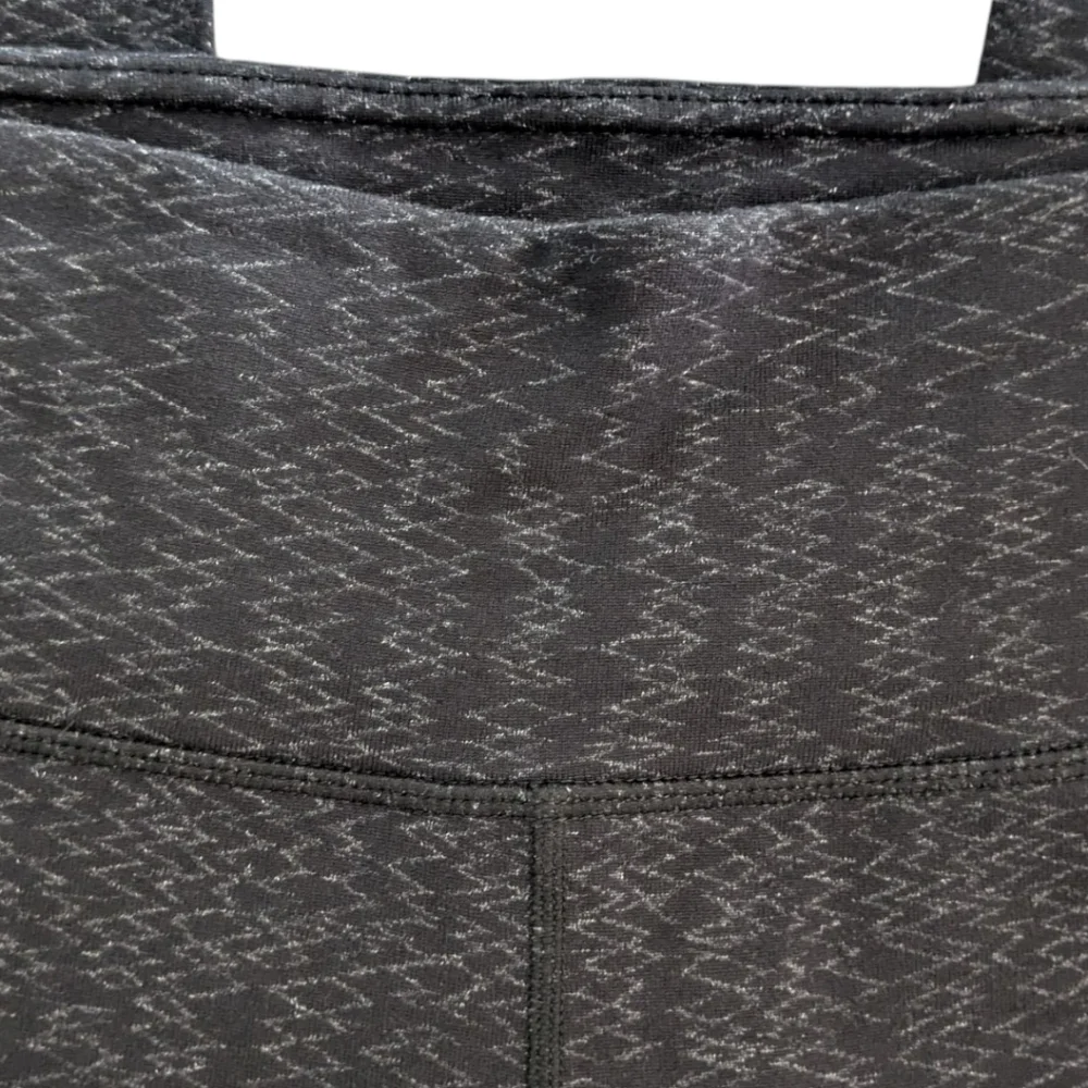 Athleta Salutation High Rise 7/8 Length Black Gray Zig Zag Textured Leggings S